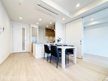 �@�L���ɂ�Ƃ肪����Ƌ�̔z�u�����₷���A���C�A�E�g�̎��R�x���������r���O���