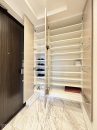 �@��e�ʃV���[�Y�N���[�N�t���ŁA���ւ܂�����������������ۂĂ܂�