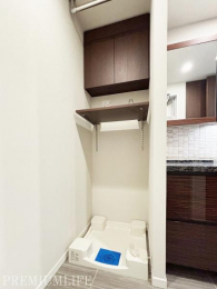 �@�����ɐ���@�u������m�ۂ��A���[���[���������K�ŕ֗��Ȑ��ʃG���A