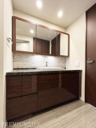 �@�܂�Ńz�e���̂悤�ȍ������Ɛ��������Y���Ɩ��ɂ�������������ʋ��