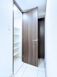 �@��e�ʃV���[�Y�N���[�N�Ō��ւ�������