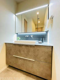 �@�L�����ʃX�y�[�X�Œ��̎x�x���X���[�Y�ɁB
