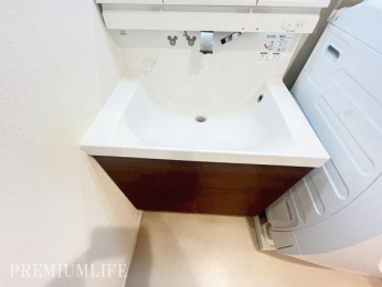 �@�������̂�����ʃX�y�[�X�B�L�߂̃{�E���Ő��͂˂��ɂ����A���������ȒP�ł��B