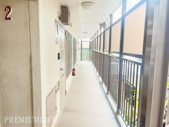 �@���p���͐����ɕۂ���Ă���A���S���ĕ�点�镵�͋C�ł��B