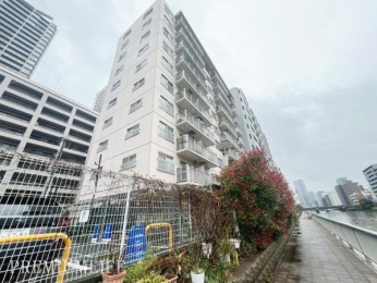 �@�^�͂ɖʂ������n�����͂̊O�ρB���ӂ̗��������Ɠs�s�̗��֐��𗼗������Z���ł��B