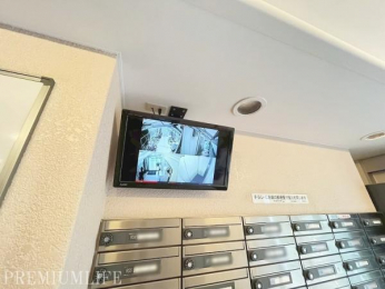 �@�h�ƃJ�����f�����m�F�ł��郂�j�^�[������A���p���̈��S���ɔz�����ꂽ����B