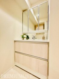 �@�L�x�Ȏ��[��������L�X���ʃX�y�[�X�ŁA�������萮�����K�ȕ�炵������