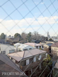 �@���ӂ͗����������Z��X�B���E�������A�J�����̂��钭�]���L����܂��B