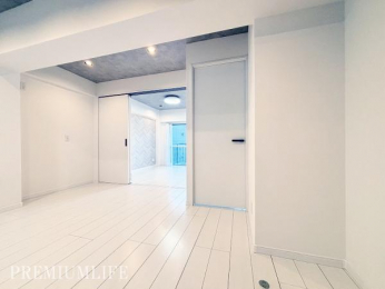 �@�����˂ŋ�Ԃ���������g���A�׎��Ƃ̍s�������X���[�Y�ł��B