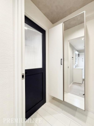 �@�p���t���̃V���[�Y�{�b�N�X��L���ɐݒu�B���o�����O�̐g�����Ȃ݃`�F�b�N�����₷���A�������X���[�Y�ł��B