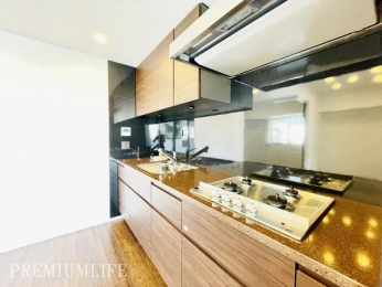 �@�����D���Ɋ�����4���R������������A�@�\���ƃf�U�C���������˔������L�b�`��