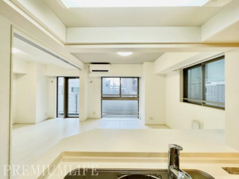 �@�Ζʎ��L�b�`���ŉƑ��Ƃ̉�b���y���݂Ȃ��痿�����ł���J���I�Ȑ݌v