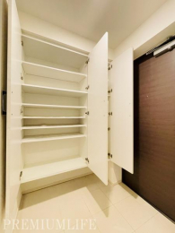 �@��Ƃ肠��L���̌��ւŁA�Ƒ��◈�q���������}������D��Ȍ��փX�y�[�X