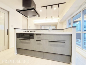 �@�A�C�����h�^�̃L�b�`���́A�J����������A���Ƒ��̃R�~���j�P�[�V���������₷���Ȃ郌�C�A�E�g�ł��B