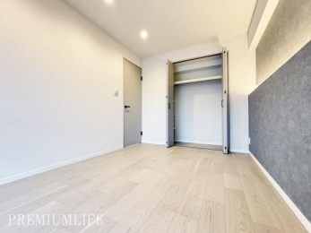 �@�傫�߂̃N���[�[�b�g������A���[�͂̍����ꎺ�ł��B