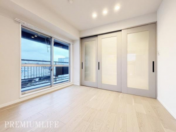 �@�傫�ȑ������������A���邭�J�����̂��鋏���B