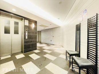 �@���[���R�[�i�[��G���x�[�^�[��������R�Ƃ��Ă���A����̓������X���[�Y�ł��B