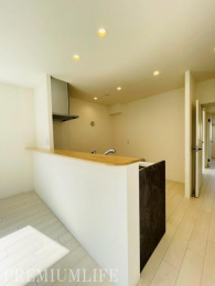 �@�Ζʎ��L�b�`���ŉƑ��Ƃ̉�b���y���݂Ȃ��痿�����ł���J���I�Ȑ݌v