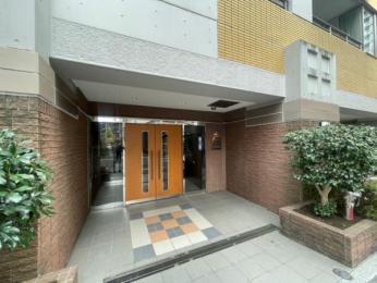 �@�Ǘ��̍s���͂����Y��ȃG���g�����X�B