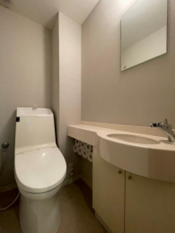 �@�������������͋C�̃g�C���B���ʑ�t���ŁA�g������̗ǂ��݌v�B