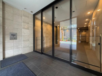 �@�I�[�g���b�N�t���̃G���g�����X�B�Z�L�����e�B�ʂ����S�I