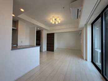 �@���r���O�Ɨm�����אڂ����݌v�ŁA�J���I�ȋ�Ԃł��B