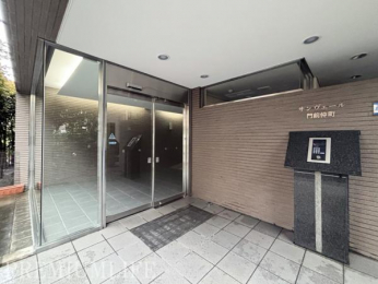 �@�Z�܂��̑���ۂƂȂ�G���g�����X�́A���S���̂���I�[�g���b�N�d�l