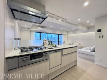 �@�Ζʎ��L�b�`���ŉƑ��Ƃ̉�b���y���݂Ȃ��痿�����ł���A�J���I�Ȑ݌v