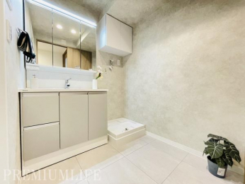 �@�L�x�Ȏ��[��������L�X���ʃX�y�[�X�ŁA�������萮�����K�ȕ�炵������