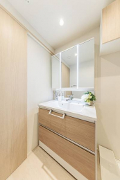 �@�L�x�Ȏ��[��������L�X���ʃX�y�[�X�ŁA�������萮�����K�ȕ�炵������