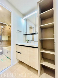 �@�L�x�Ȏ��[��������L�X���ʃX�y�[�X�ŁA�������萮�����K�ȕ�炵������