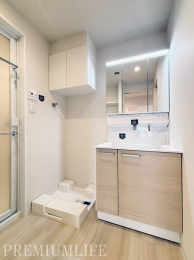 �@�L�x�Ȏ��[��������L�X���ʃX�y�[�X�ŁA�������萮�����K�ȕ�炵������