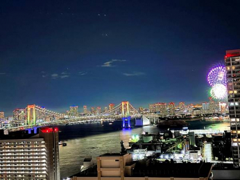 �@�X���݂�l�G�̈ڂ낢����]�ł���A�����炵�̗ǂ����͓I�ȃ��P�[�V����