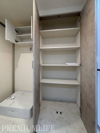 �@�����ɐ���@�u������m�ۂ��A���[���[���������K�ŕ֗��Ȑ��ʃG���A